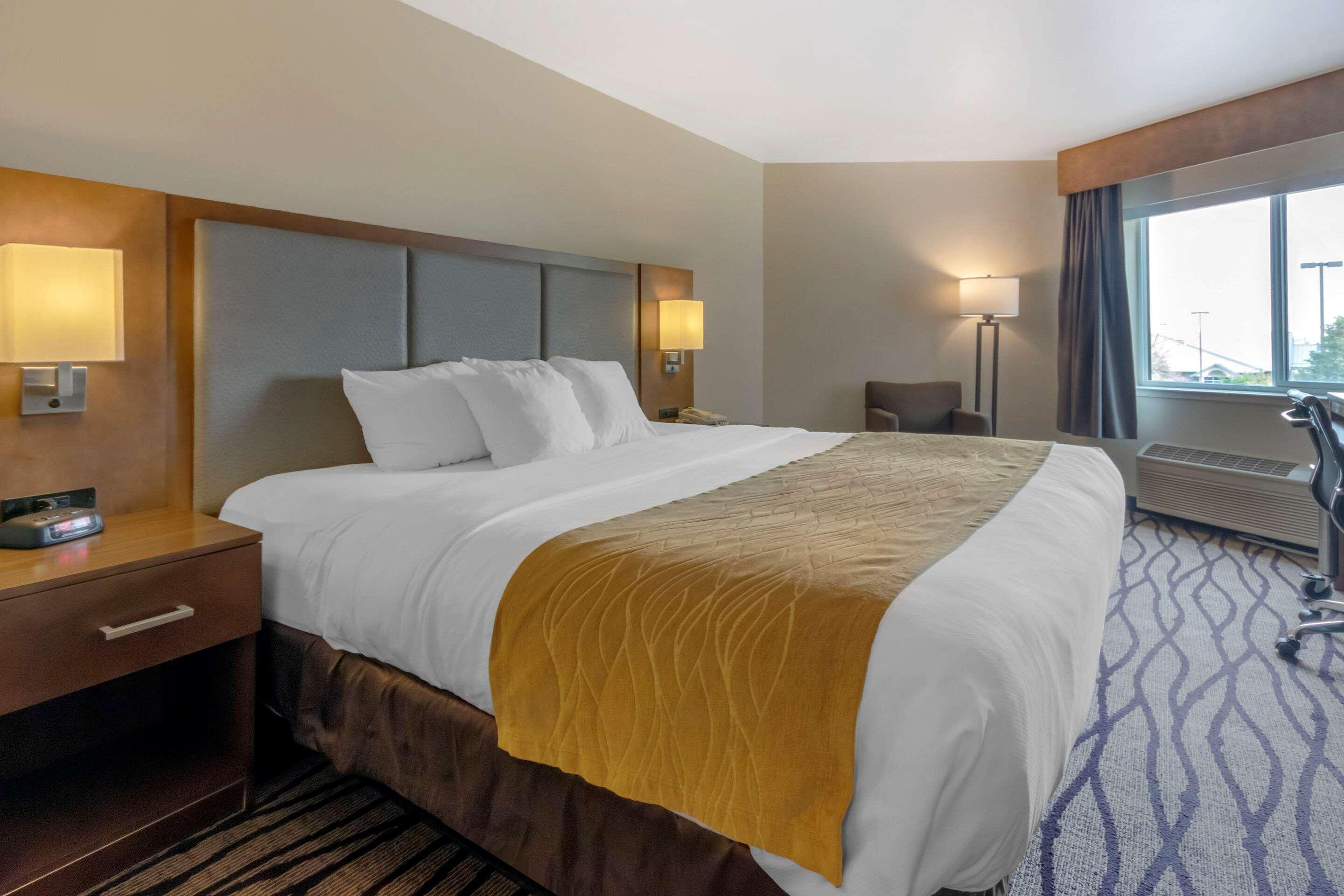Comfort Inn & Suites Market - Airport Great Falls Εξωτερικό φωτογραφία