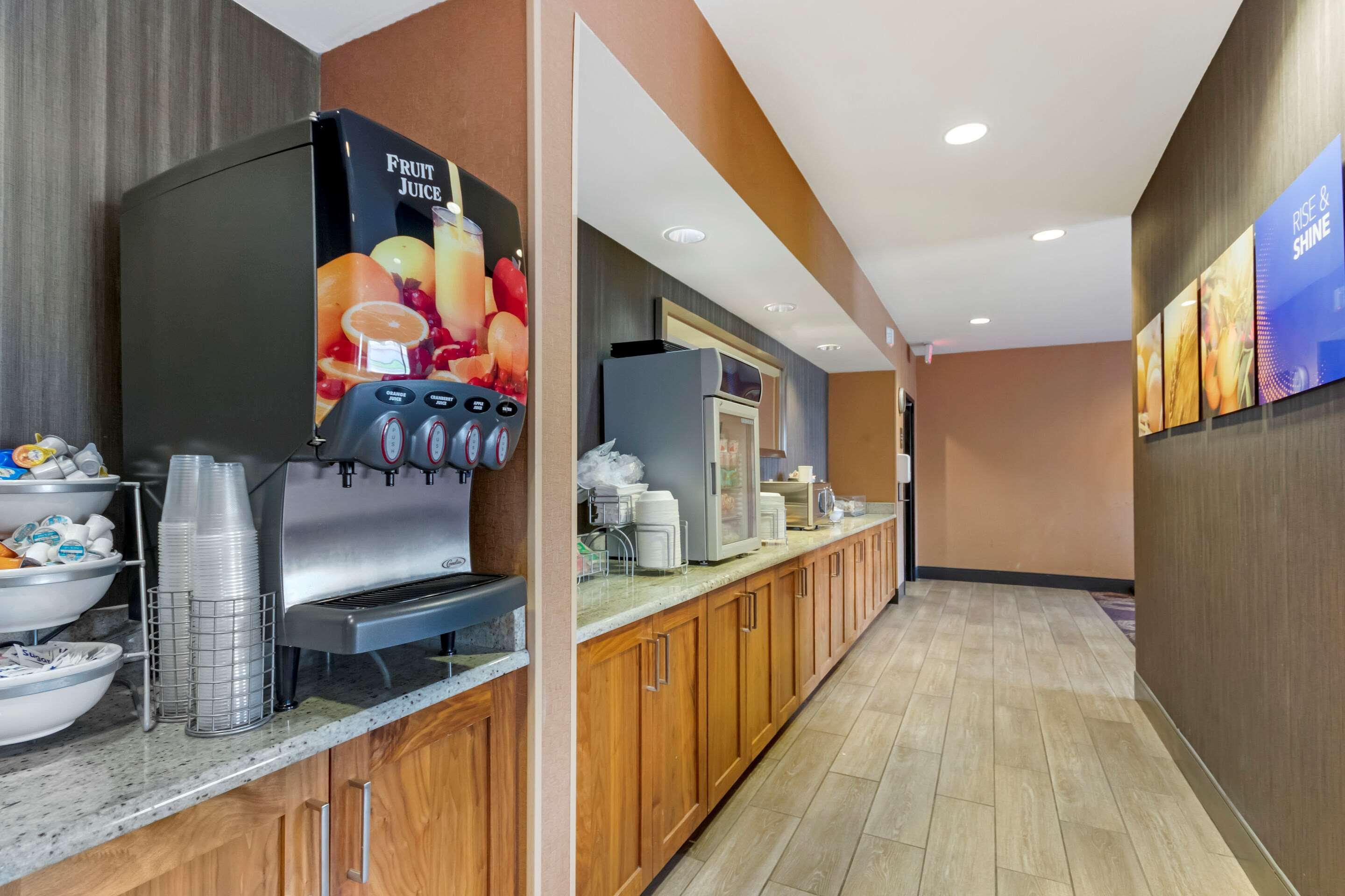 Comfort Inn & Suites Market - Airport Great Falls Εξωτερικό φωτογραφία