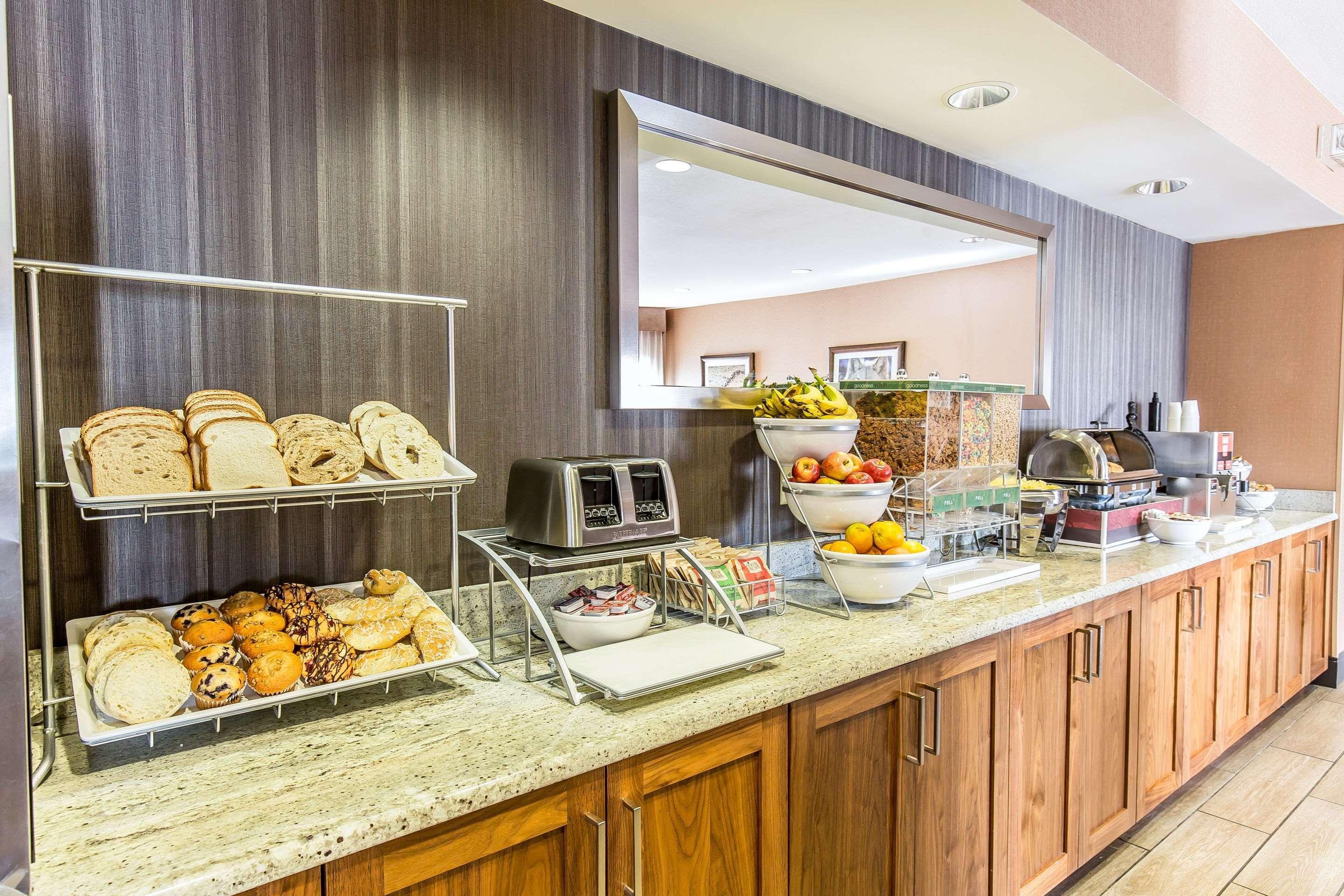 Comfort Inn & Suites Market - Airport Great Falls Εξωτερικό φωτογραφία