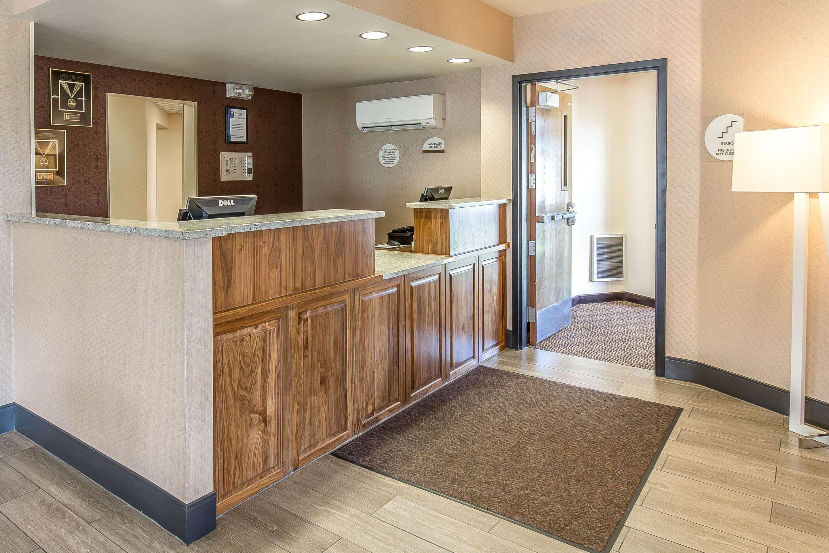 Comfort Inn & Suites Market - Airport Great Falls Εξωτερικό φωτογραφία
